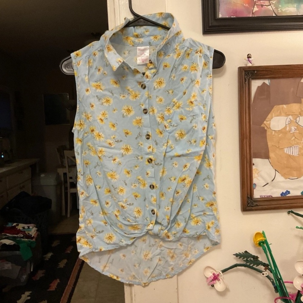 No Boundaries Light Blue Floral Button-Front Tie Hem Tank